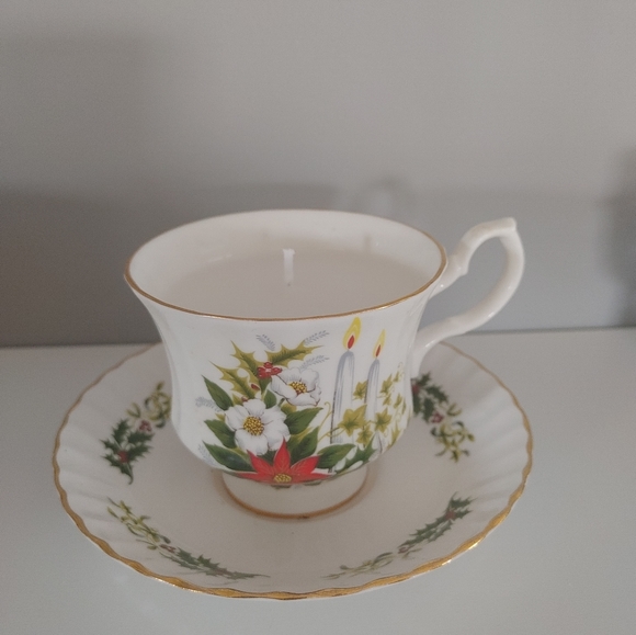 Vintage teacup candles - Picture 10 of 16